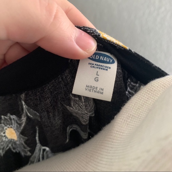 Lightweight black floral top - Picture 3 of 3